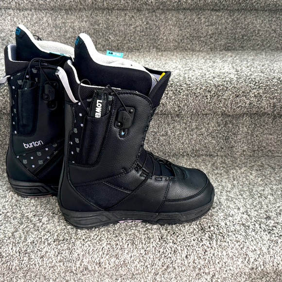 Size 5.5 Women’s Burton Mint Snowboard Boots - Picture 2 of 5